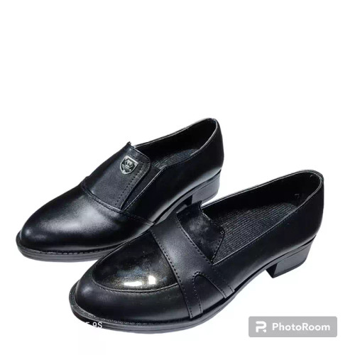 کفش زنانه پاشنه 4سانتی مدل ساعتی رویه چرم بیاله