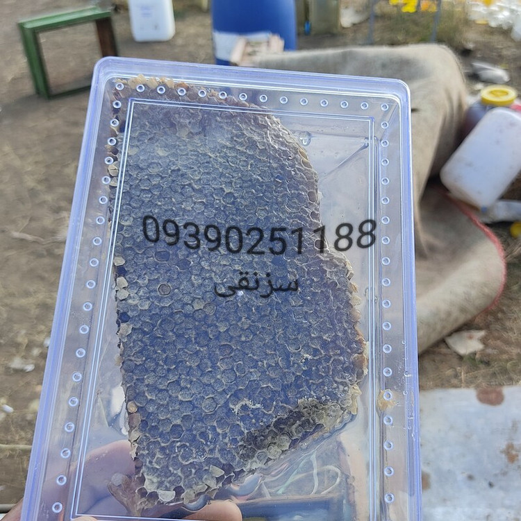 عسل طبیعی نمای بغل