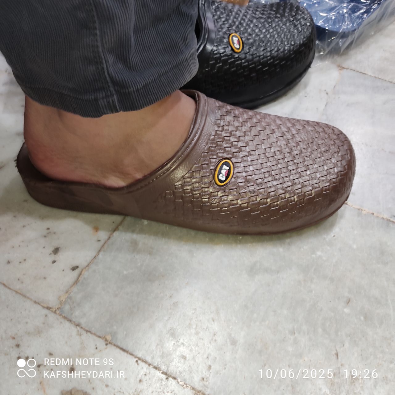 دمپایی سرویس