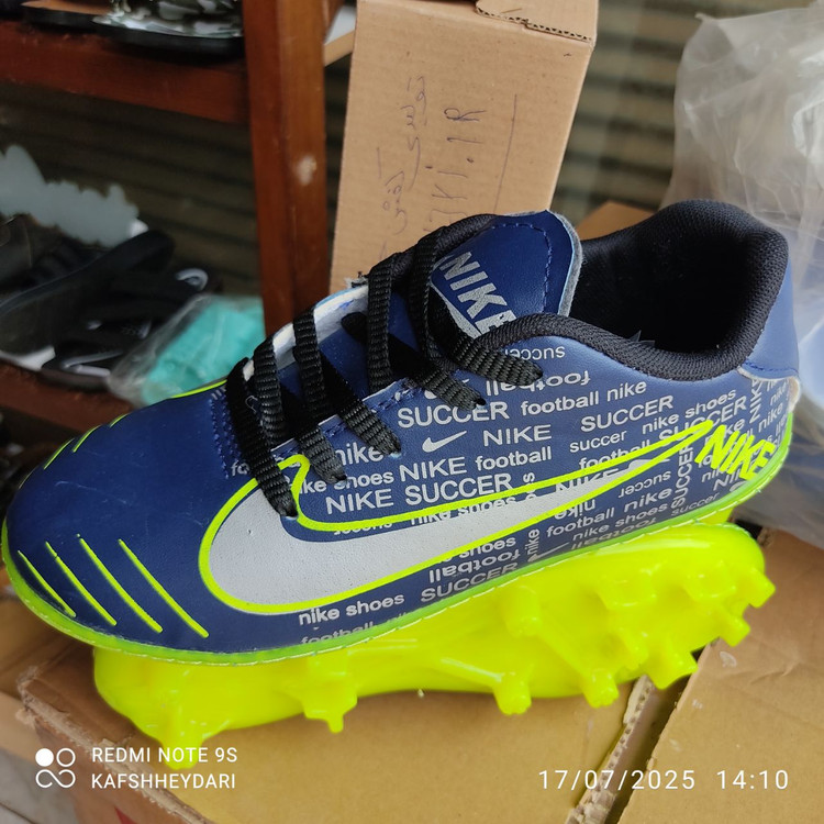 کفش ورزشی فوتبال چمن طبیعی