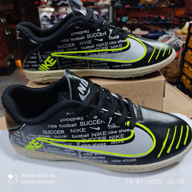 کفش ورزشی چمن مصنوعی