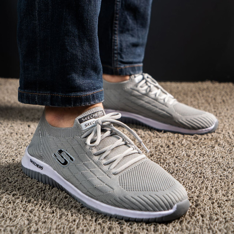 کتانی اسکیچرز نمای بالا